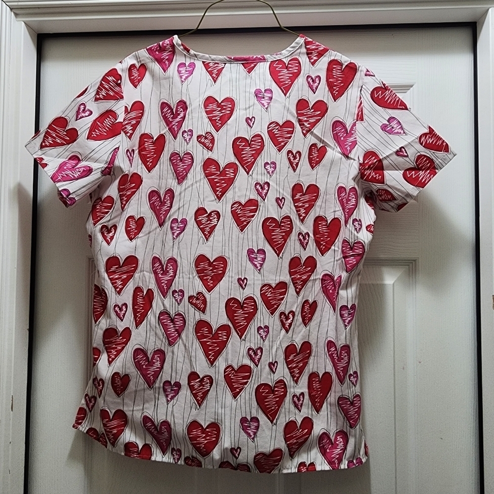 3-2-1 Scrub Tops Lot Women's Medium Hearts Butterflies Valentine's Day Nurse - Picture 3 of 16
